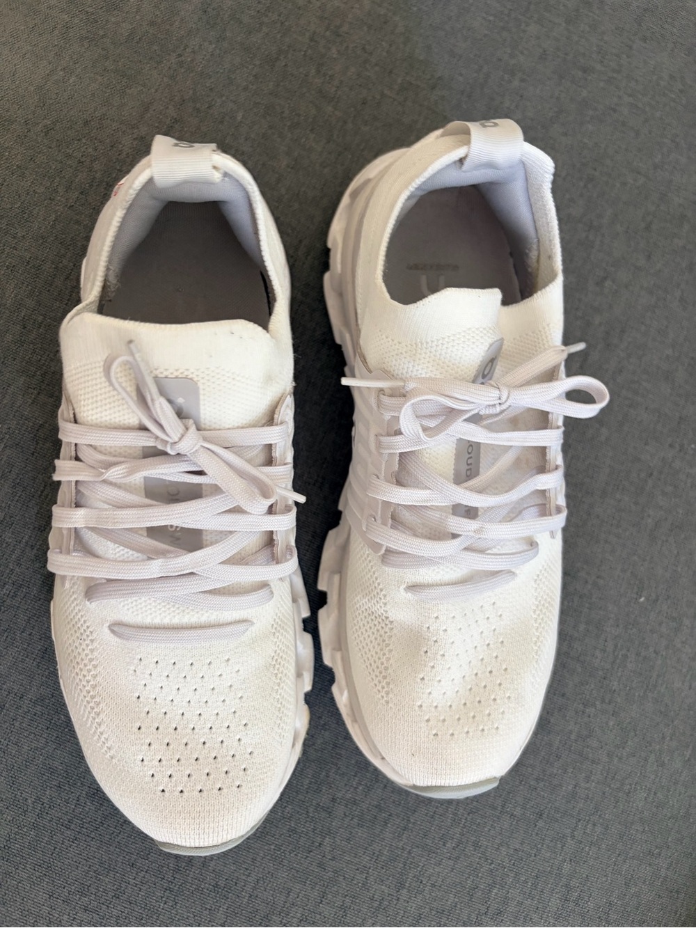 On Cloud Running Shoes - White - Picture 4 of 7